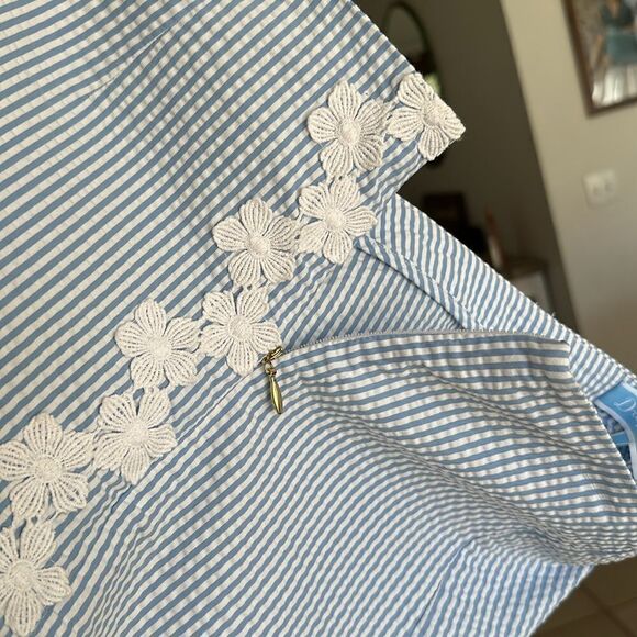 Draper James Women’s Blue & White Seersucker Floral Lace High Waisted Short - Picture 7 of 10